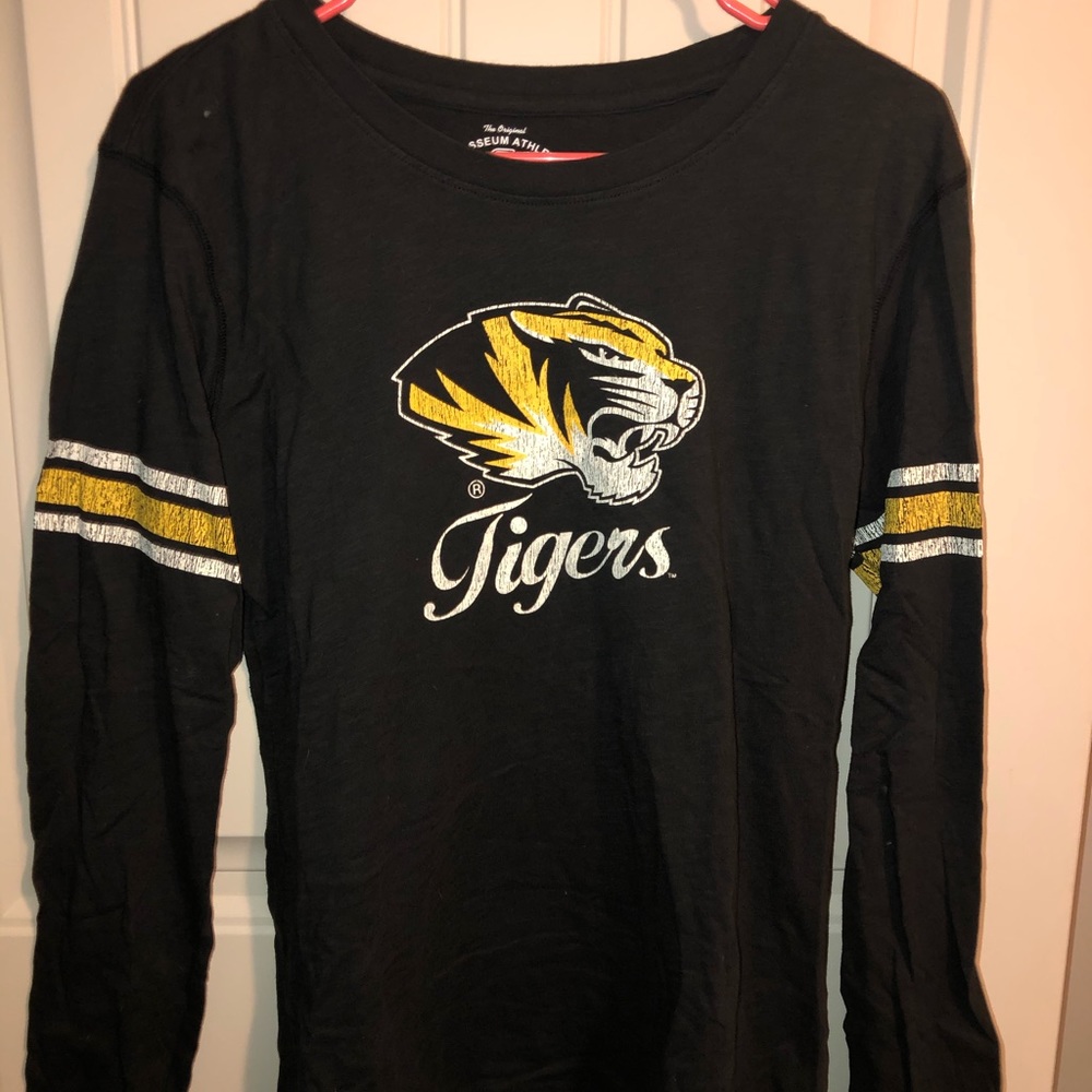 MU T-SHIRT